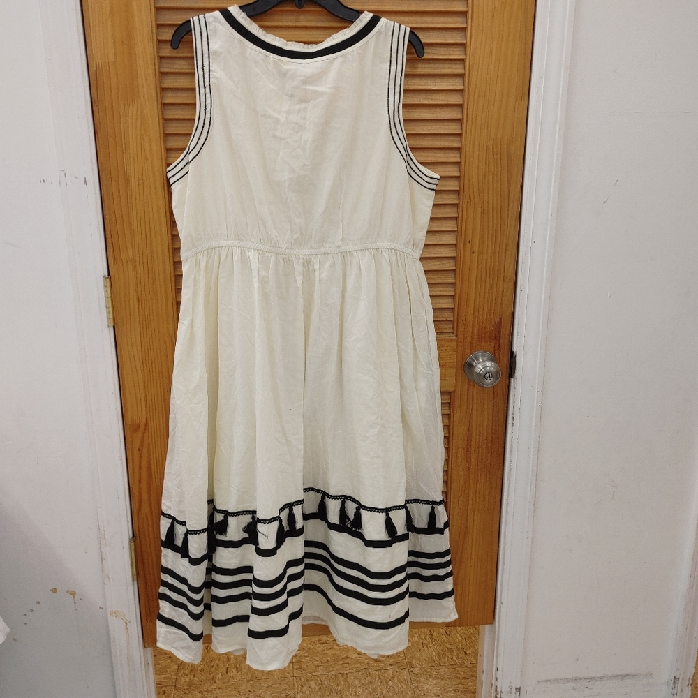 Sleeveless White Midi Dress with Black Trim - Picture 10 of 11